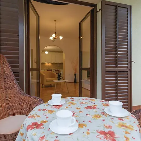 Appartement Beautiful In With Kitchen