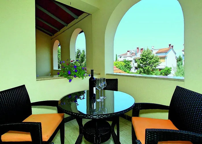 Asantica I アパート ポレッチ