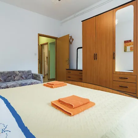 Beautiful In With Kitchen Porec